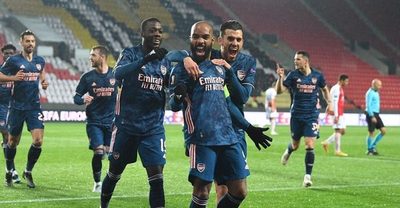 El Arsenal se pega un festín en Praga y se instala en semis de Europa League