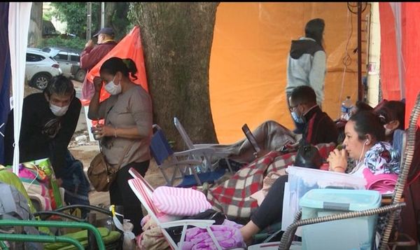 Presentan “amparo colectivo” para obligar al gobierno a garantizar acceso a la salud a toda la ciudadanía - Nacionales - ABC Color