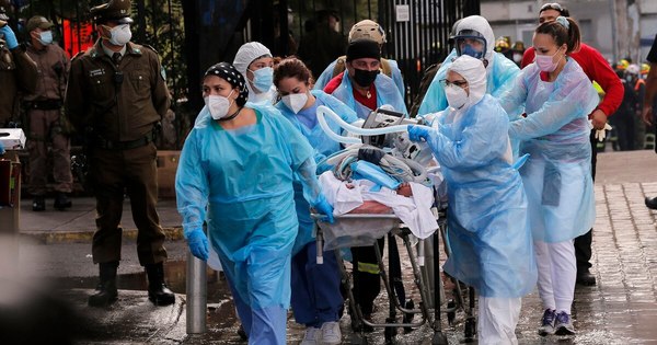 La Nación / Sistema de salud de Chile, en su momento más crítico