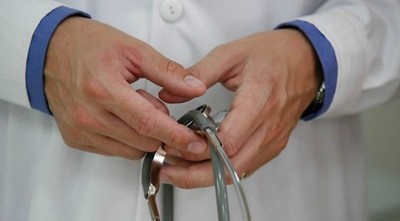 Exigen vacunación a médicos jubilados y "no abandonarlos a su suerte" - Noticiero Paraguay