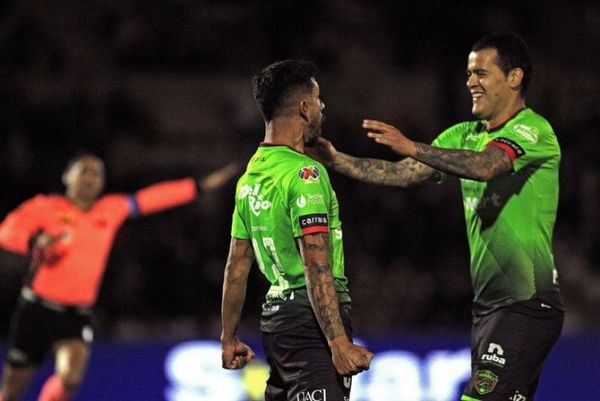 William Mendieta asiste y hace un gran gol de chilena para Juárez