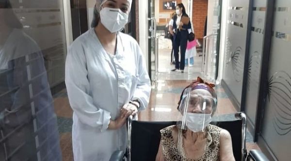 Último día para inmunizar a mayores de 85: mortalidad es del 50 % en esta franja