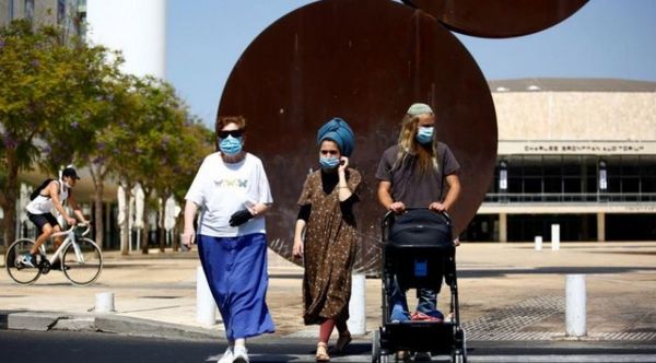 Los israelíes ya no deberán usar mascarilla al aire libre a partir del domingo
