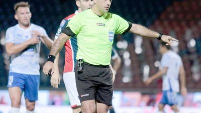 CARLOS BENÍTEZ SIGUE GANANDO ESPACIO EN EL ARBITRAJE