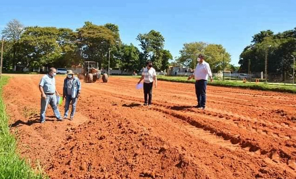 Caazapá avanza en la instalación de "Plazas Deportivas" - Noticiero Paraguay