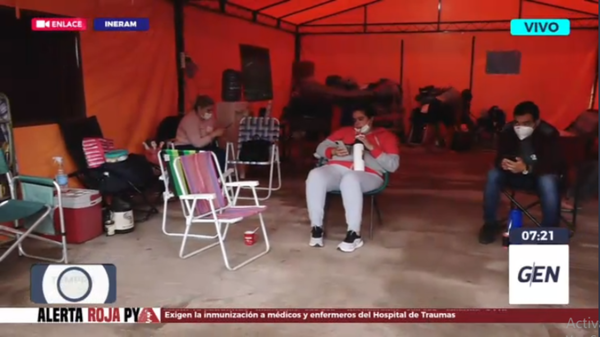 Diario HOY | Familiares de pacientes internados en el Ineram pasaron una complicada noche en medio de la tormenta