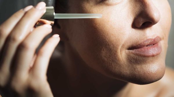 Cinco beneficios del suero de vitamina C para el cutis