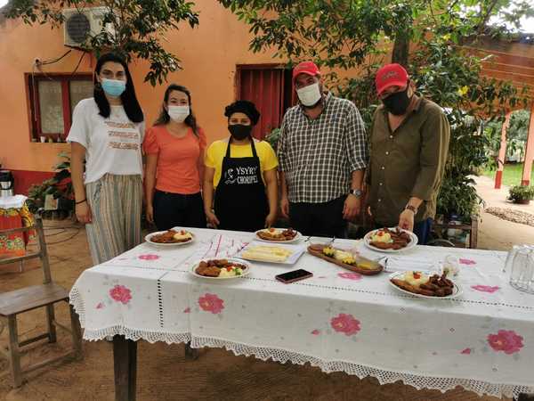 Yabebyry: mujeres y clientas del CAH producen chorizo y hamburguesa de pescado | .::Agencia IP::.