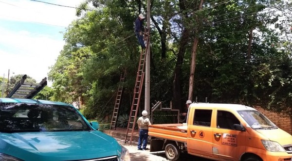 Ande trabaja en reposición de energía en zonas afectadas por temporal