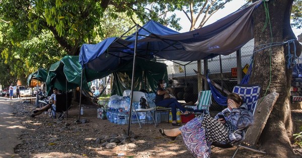 La Nación / Reclaman asistencia tras destrozos que dejó temporal en afueras de hospitales