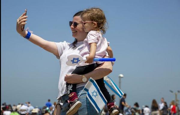 Covid-19: gobierno libera a israelíes de uso obligatorio de mascarillas al aire libre