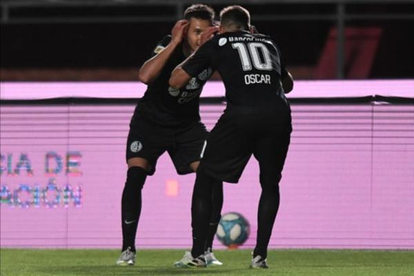Los Romero siguen causando furor en Argentina: Hinchas lanzaron cumbia dedicada a los gemelos