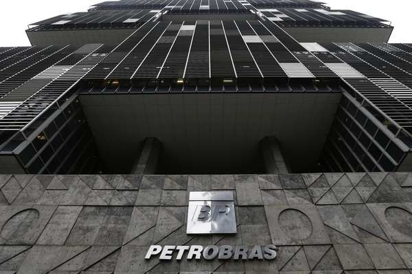 Consorcio liderado por Petrobras devuelve área petrolera por bajo potencial - MarketData