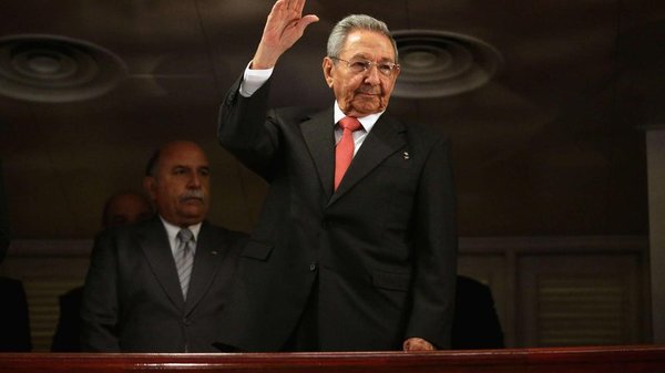 Raúl Castro renunció a la jefatura del Partido Comunista