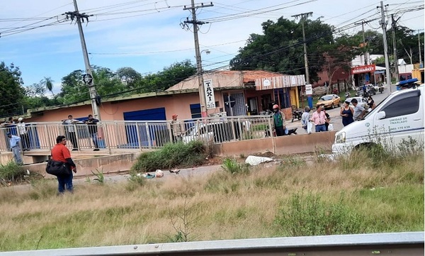 Tres motokas desmembrados sobre Ruta PY03 por un tracto camión. ¡Ñande rejaite hikuái, anga!