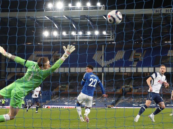 Kane evita la derrota del Tottenham sin Bale