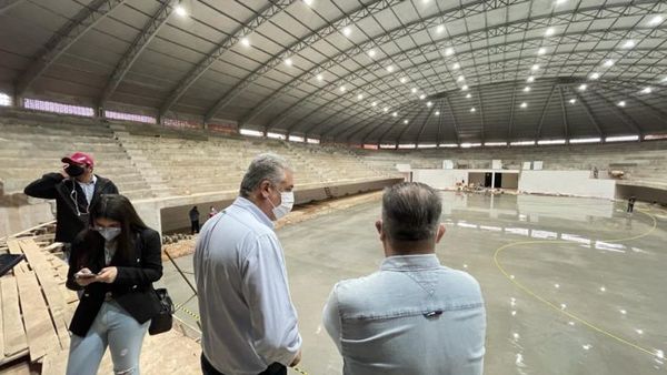 Dirigentes y plantel de la FFSA visitaron la imponente obra del nuevo estadio municipal Robert Acevedo