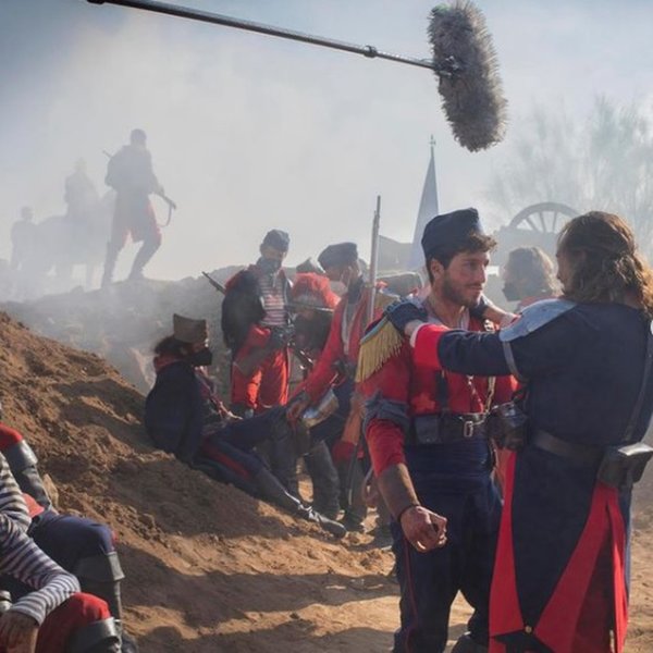 Sebastián Yatra en el set de la serie musical de “Érase una vez…Pero ya no” de Netflix
