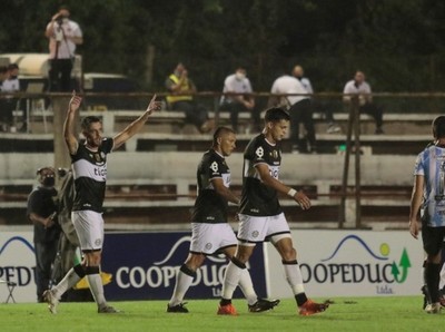 Triunfo franjeado en Villarrica - APF