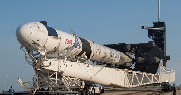 La Nación / Para su próxima misión lunar tripulada, NASA elige SpaceX