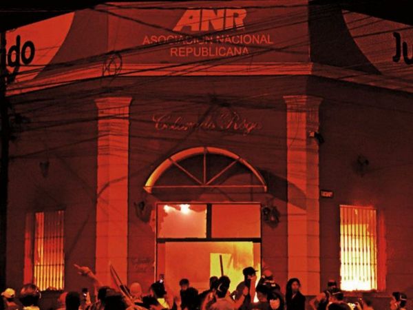 Jóvenes declarados en rebeldía por quema de la ANR se presentarán este lunes