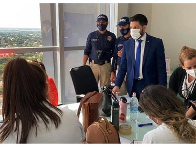 Incautan miles de papeles de supuestas firmas fantasmas
