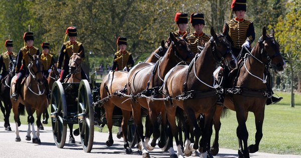 La Nación / Desarrollo del funeral de Felipe: cortejo fúnebre, misa y honores militares