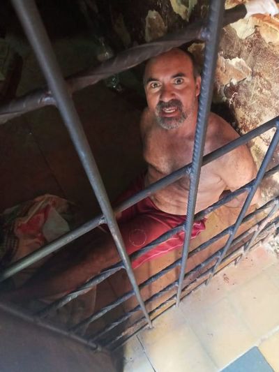 Policía fue atacado por un exuniformado en Caazapá - Nacionales - ABC Color