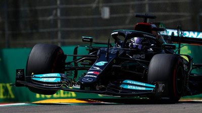 Hamilton alcanza su 'pole' número 99 en el mítico circuito de Imola
