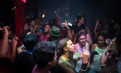 Instan a denunciar aglomeraciones y fiestas clandestinas