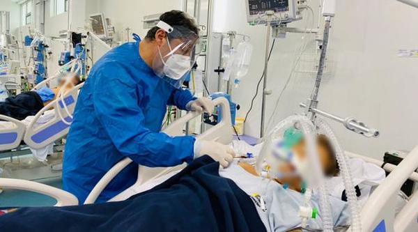 Ivermectina automedicada mantiene a niño en estado de coma