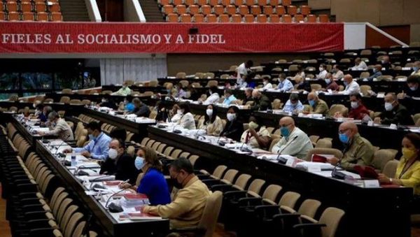 Partido Comunista cubano pone en la mira la economía y la