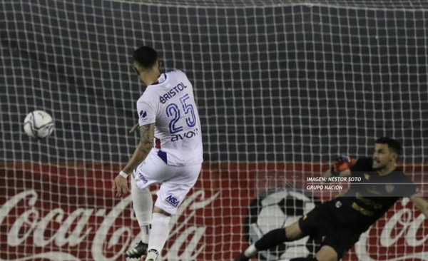 Diario HOY | Entre polémicas, Villagra manda como máximo anotador del campeonato