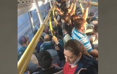 Crónica / Pasajeros, cansados de viaje batákare en micro