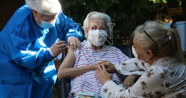 La Nación / Lenta vacunación, Pytyvõ sin éxito; resistencia a restricciones