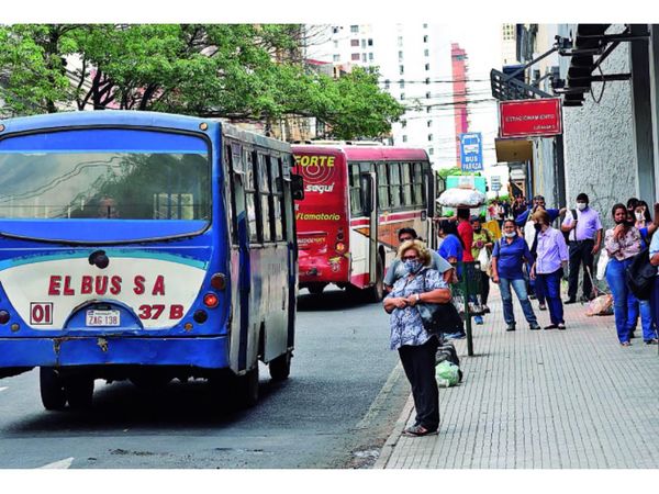 Usuarios denuncian que choferes no reembolsan pasajes en las tarjetas