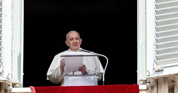 La Nación / El papa reaparece ante la Plaza San Pedro para su plegaria dominical