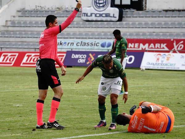 Expulsan a argentino Pucheta por orinar en pleno partido en torneo de Ecuador