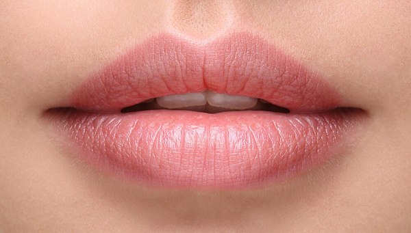 Tatuaje de labios: ¿qué son el microblading y la micropigmentación?