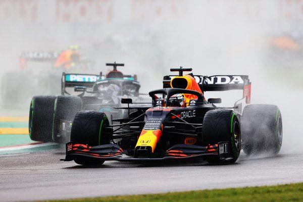 Verstappen reina en la locura de Imola; Hamilton se salva y Sainz es 5º - ADN Digital