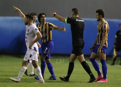 La crítica de Chilavert a la APF por el polémico penal a favor de Nacional