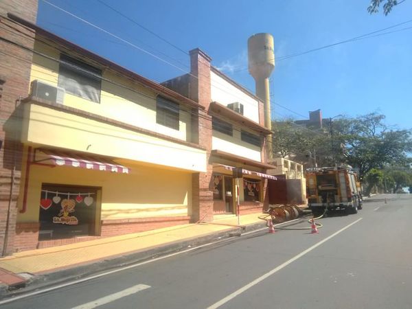 Principio de incendio en conocida panadería del microcentro capitalino - Nacionales - ABC Color