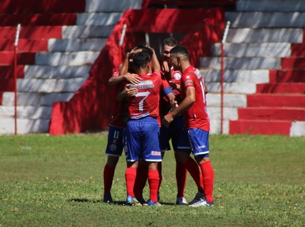 Limpeño y Colegiales se suman a la cima de torneo - APF