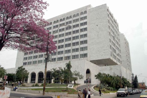 Continúan los trabajos de evaluación de daños materiales y documentales en el Palacio de Justicia | Ñanduti