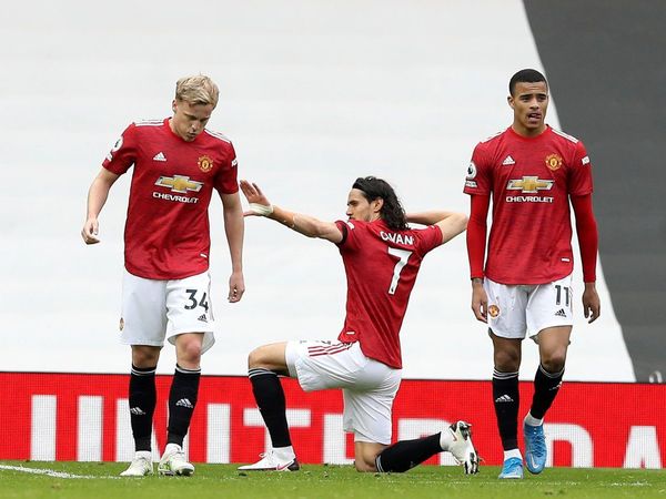 Greenwood y Cavani desatascan al United