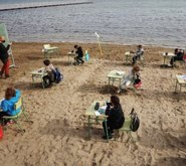 Una escuela española dicta clases en la playa - Paraguay.com