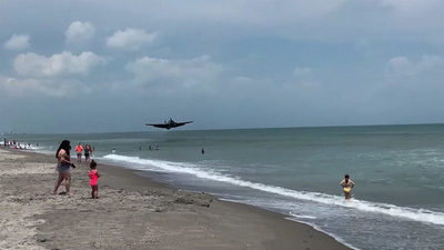 Un avión de la Segunda Guerra Mundial aterriza de emergencia en una playa de Florida | Ñanduti
