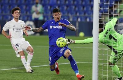 Courtois salva un punto para el Real Madrid