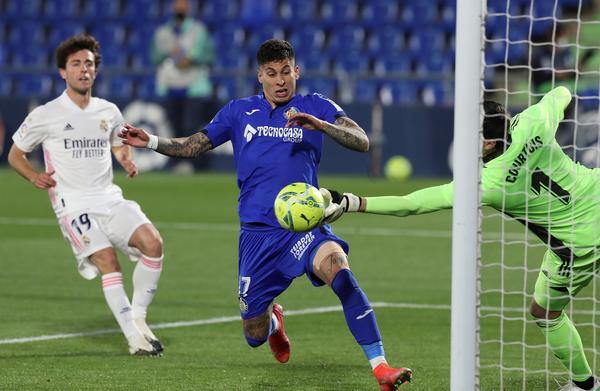 Courtois salva un punto para el Real Madrid