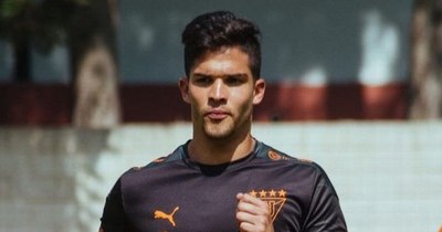 La Nación / “Totín” Amarilla marca en Ecuador